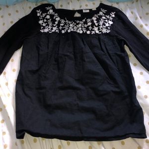 Hey guys today I will be selling a long sleeve , check below for details!!